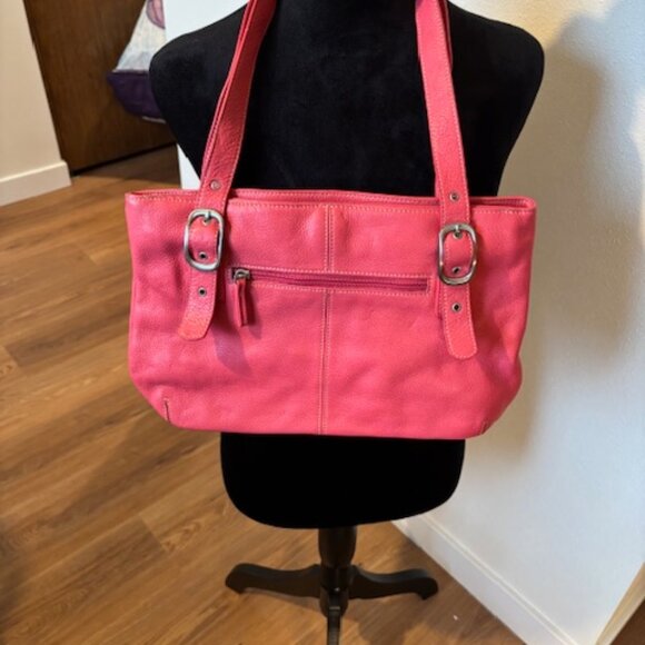 Tig & Co Pink Pebbled Leather Handbag w/Keychain Very Good Condition - Picture 2 of 7